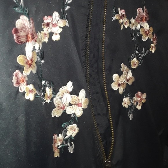 Lovely Bomber Jacket American Eagle Xsmall - Picture 4 of 8